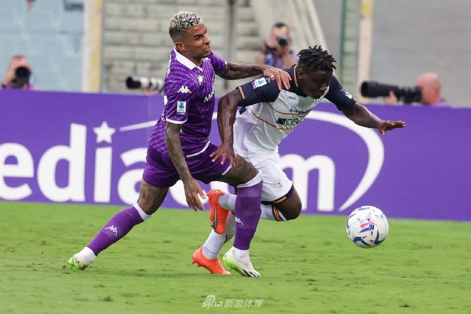 膝受伤出战 膝受伤出战