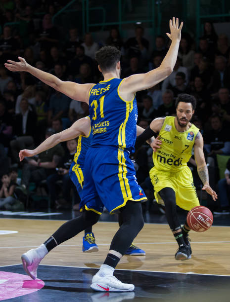 虽然看似搞 虽然看似搞