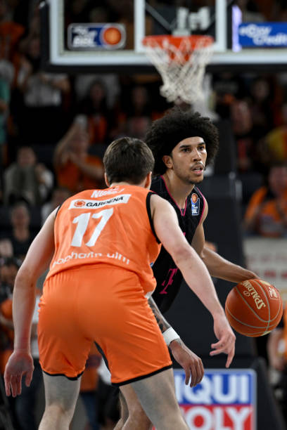 富的后卫深 富的后卫深